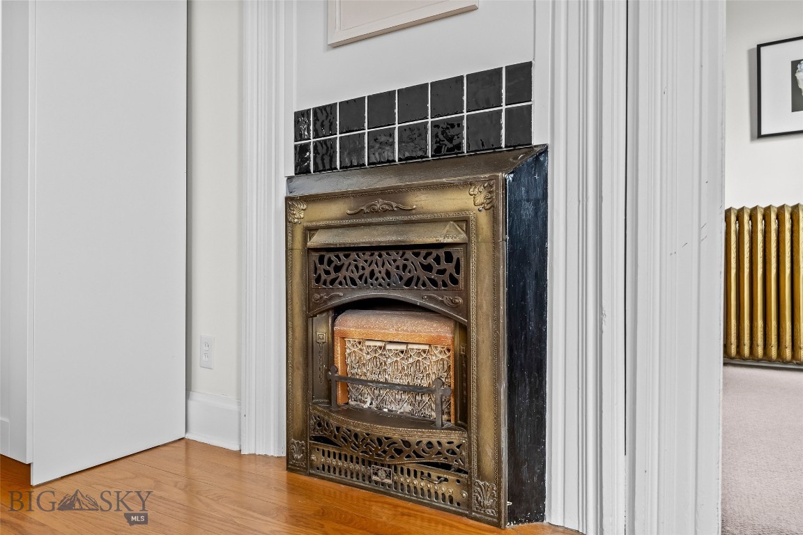 319 S Willson