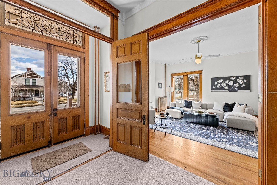 319 S Willson