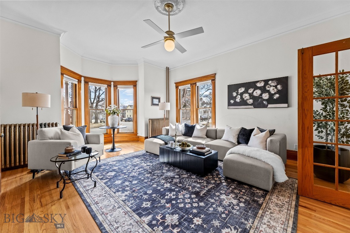 319 S Willson
