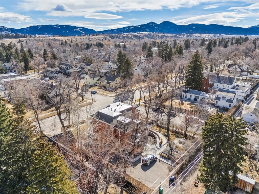 319 S Willson