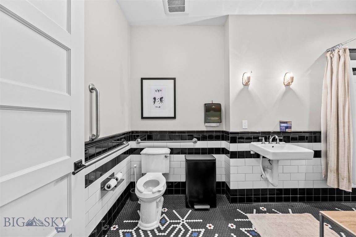 319 S Willson