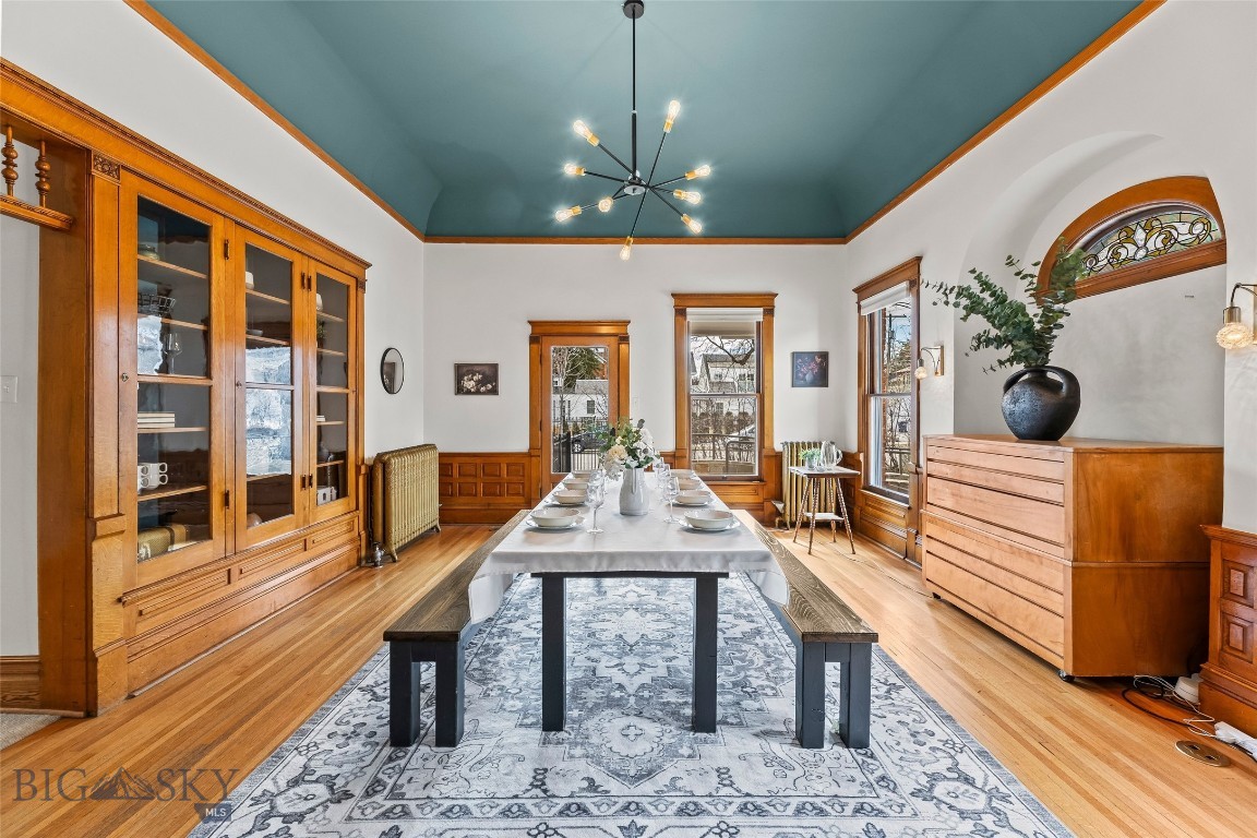 319 S Willson