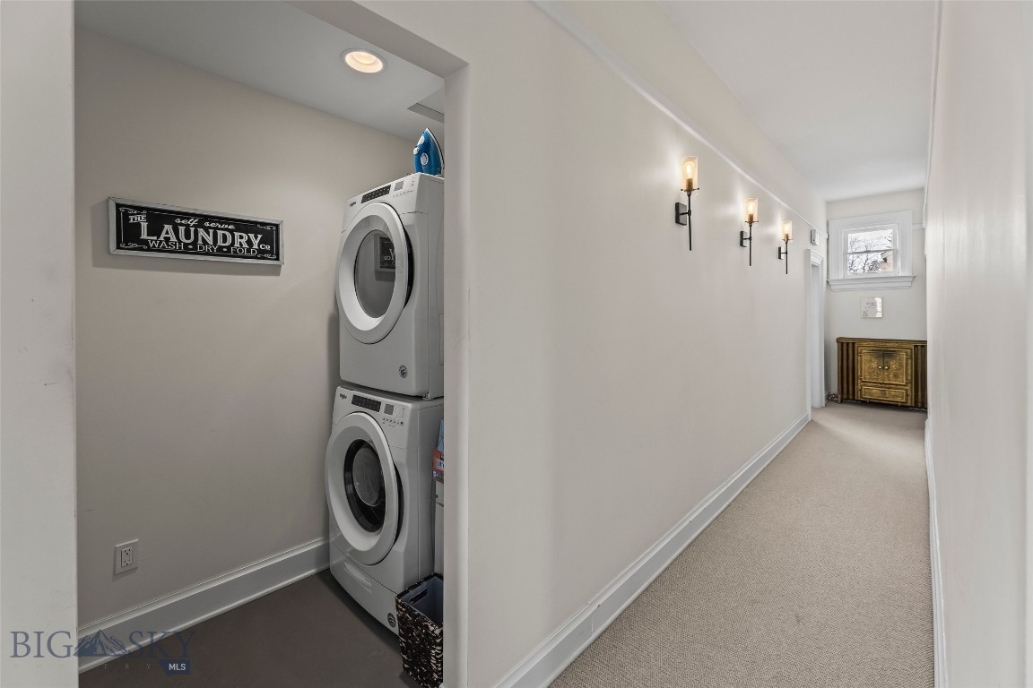 319 S Willson