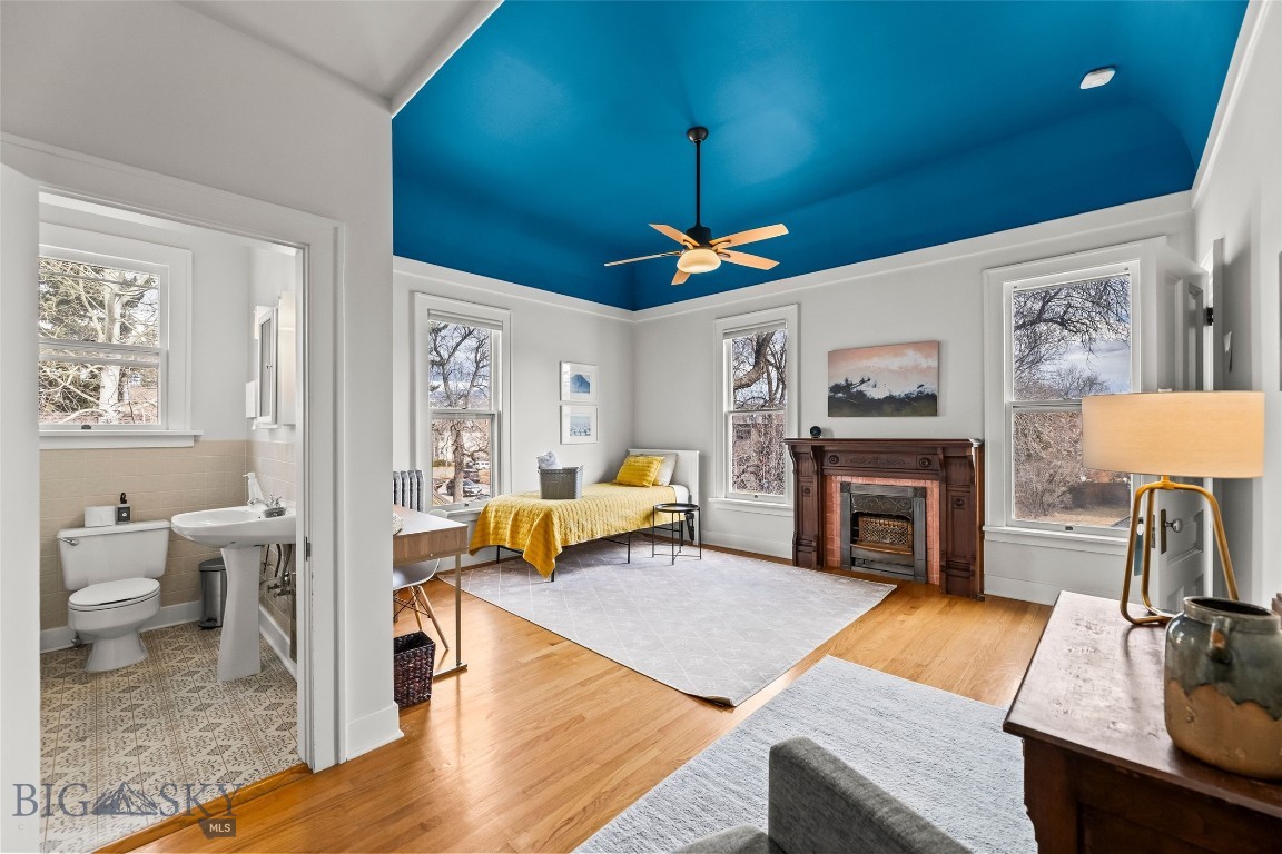 319 S Willson