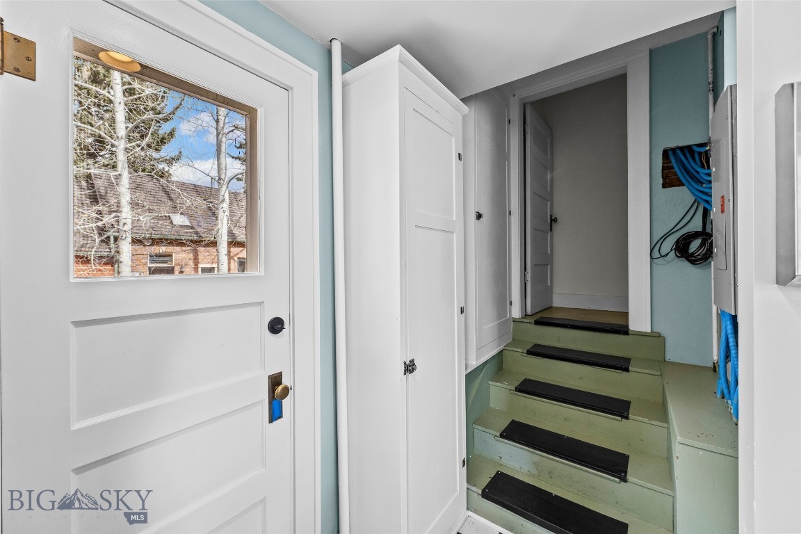 319 S Willson