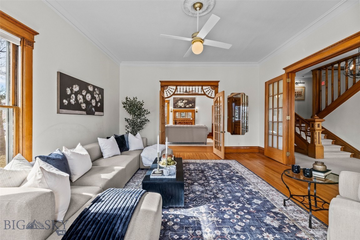 319 S Willson