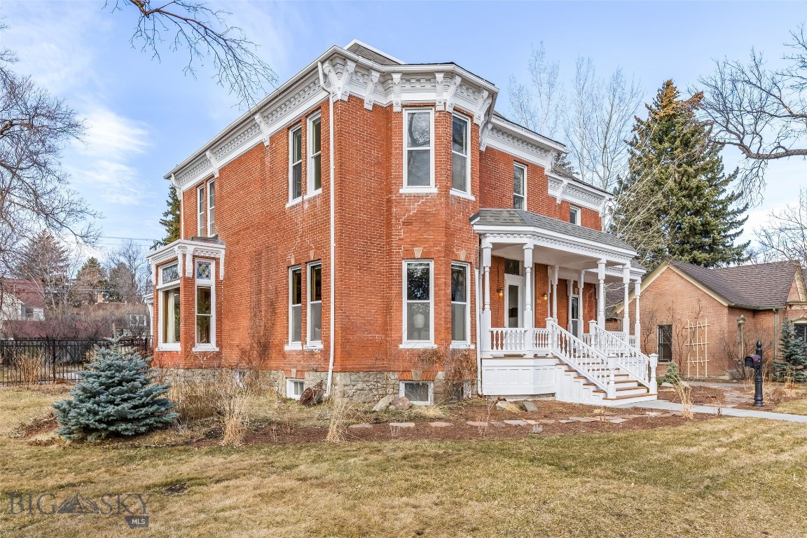 319 S Willson