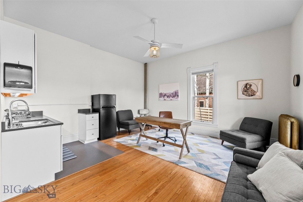319 S Willson