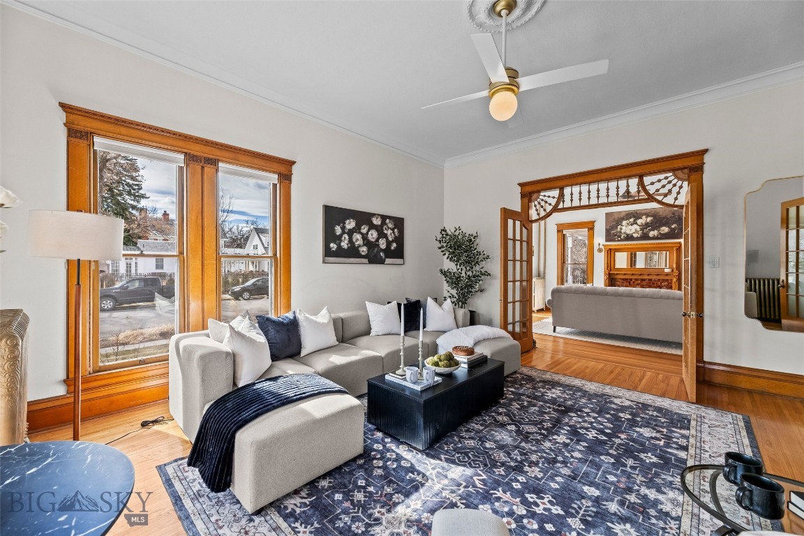 319 S Willson