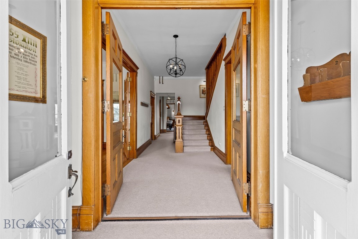 319 S Willson