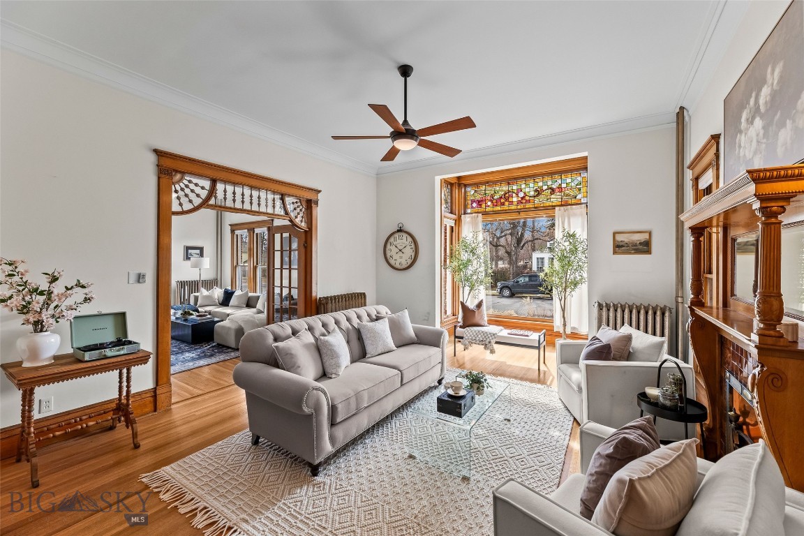 319 S Willson