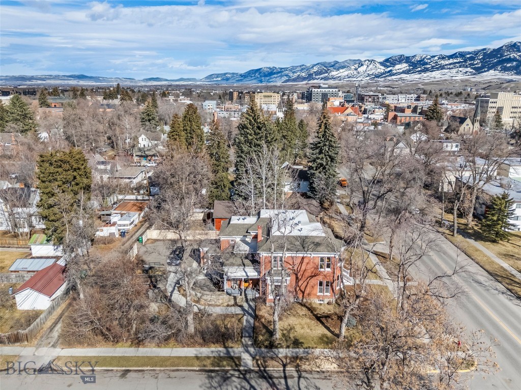 319 S Willson