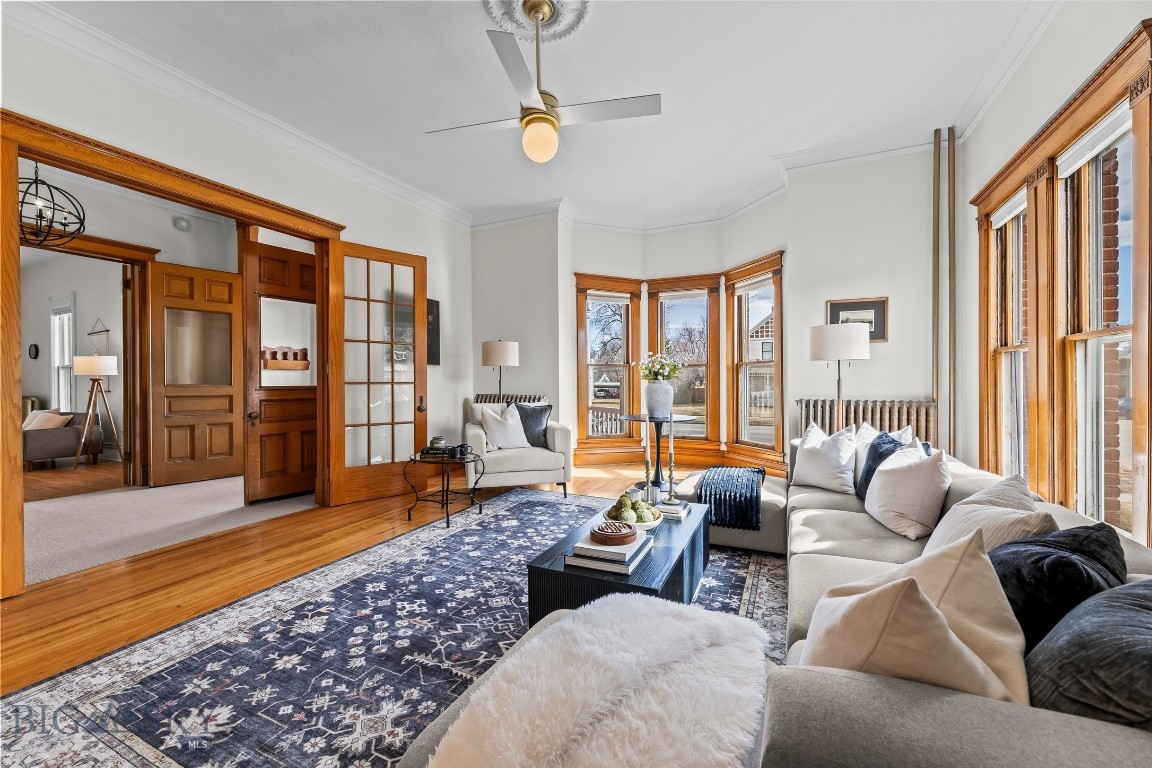 319 S Willson