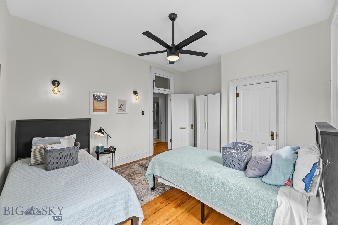 319 S Willson