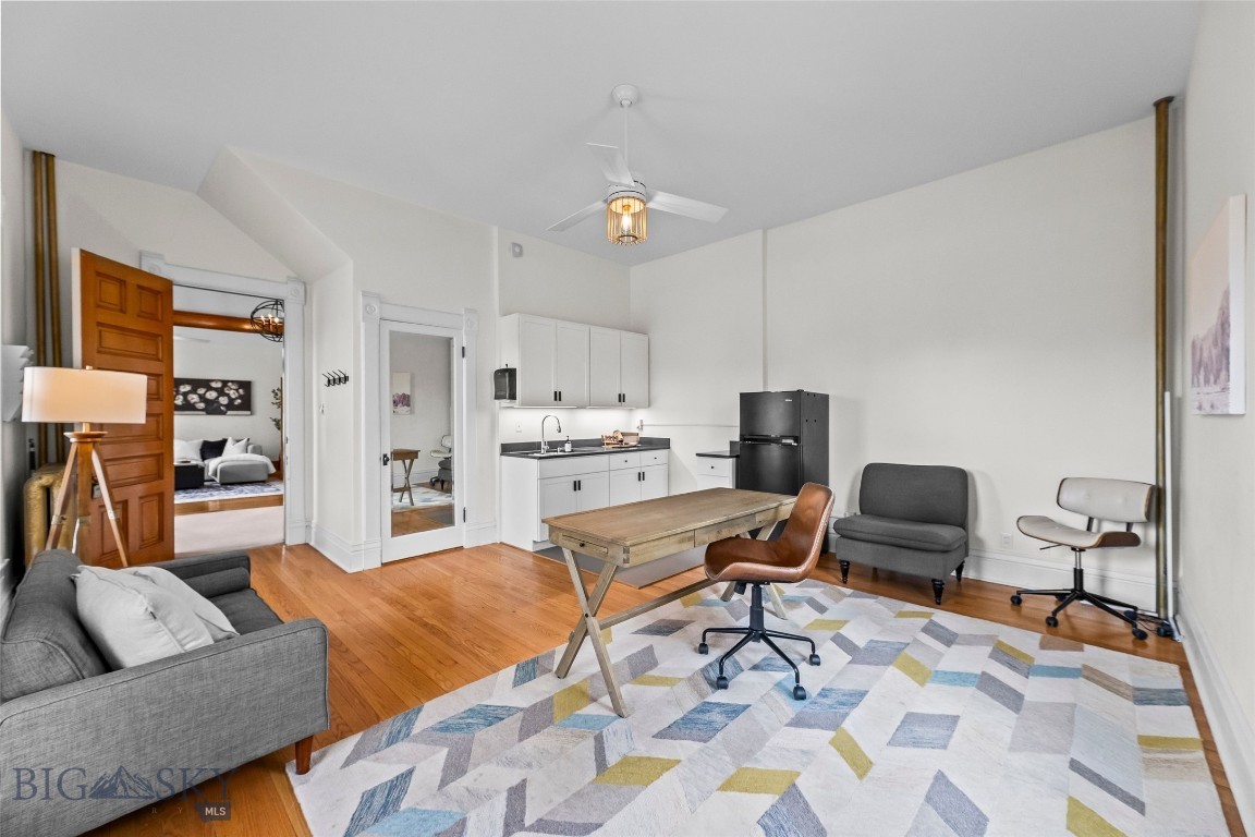 319 S Willson