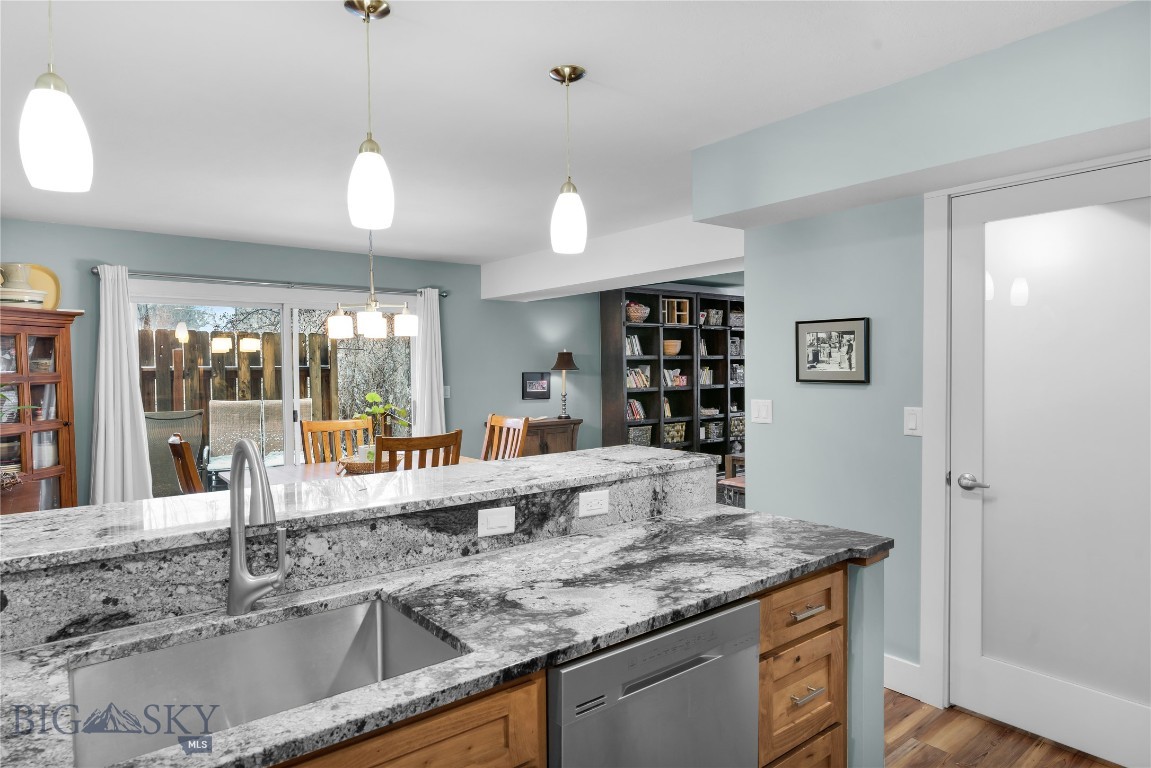 102 E College Street 1