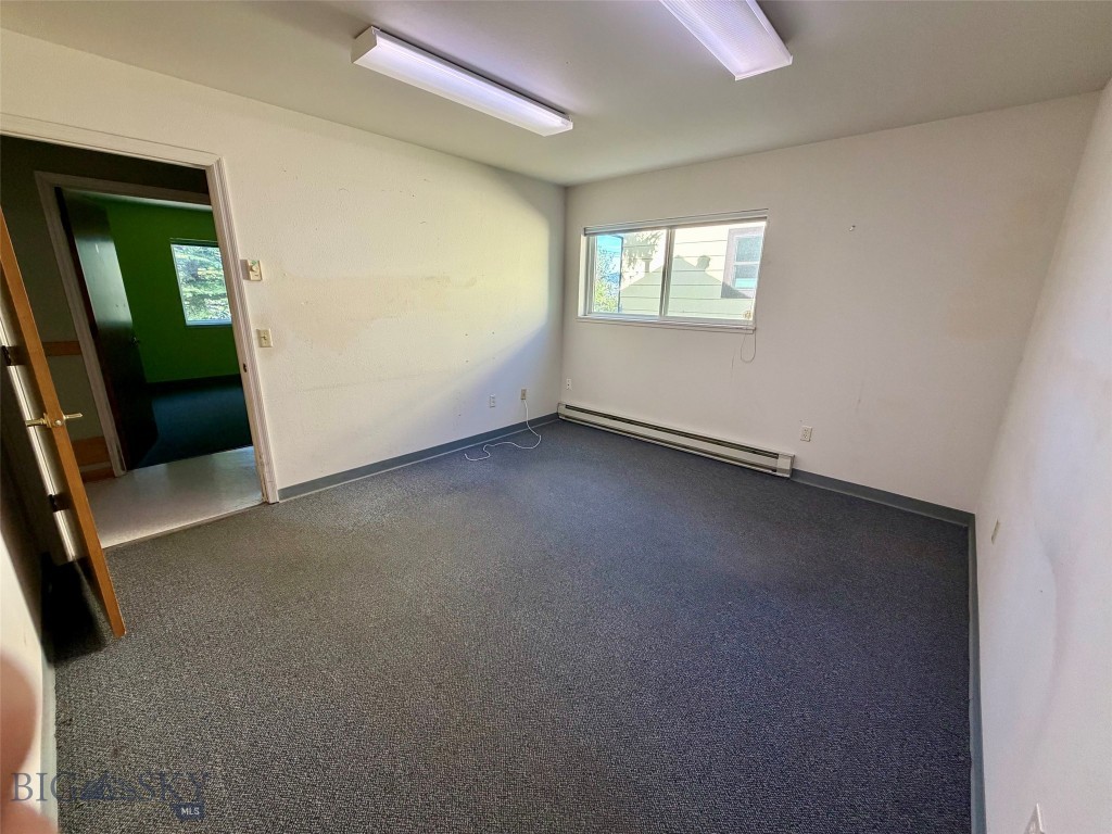 1127 N Cedarview