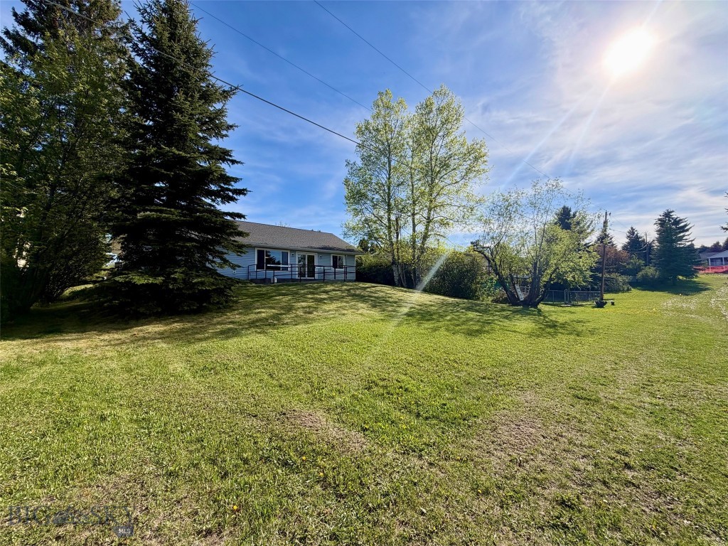 1127 N Cedarview