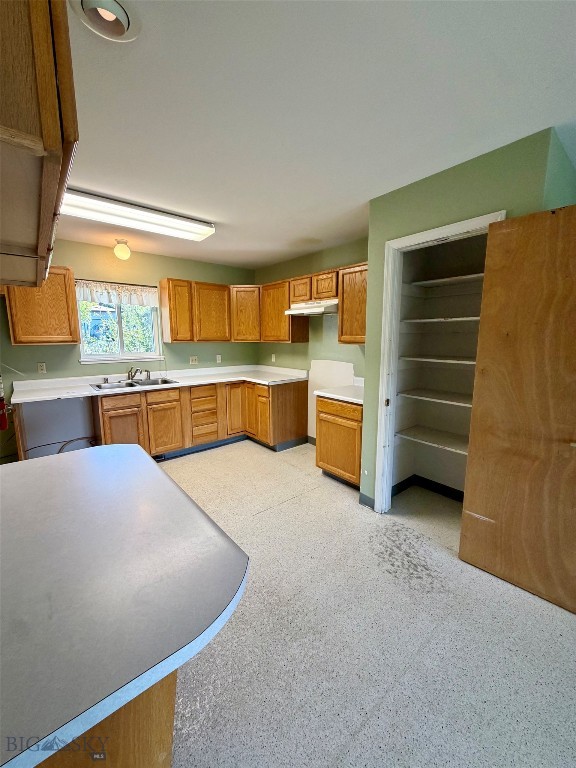 1127 N Cedarview