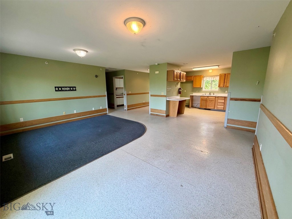 1127 N Cedarview