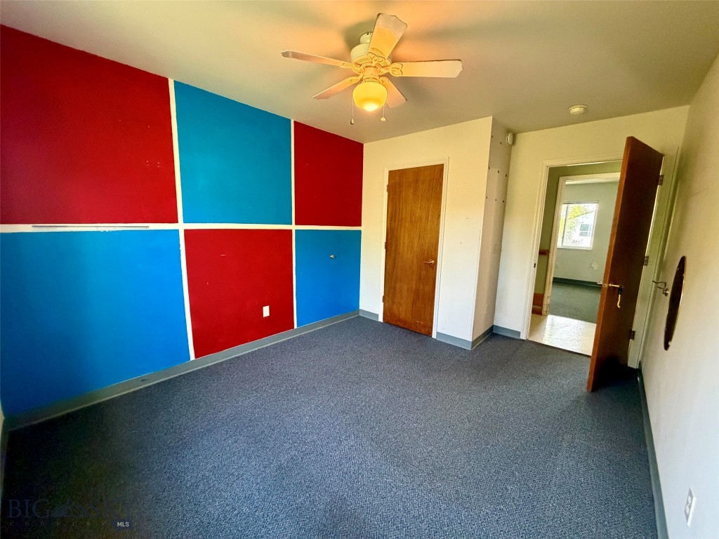 1127 N Cedarview