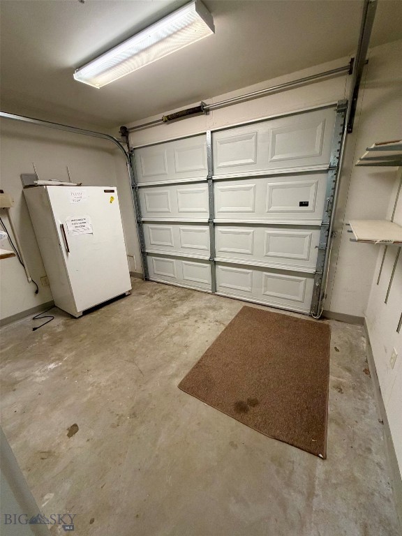 1127 N Cedarview