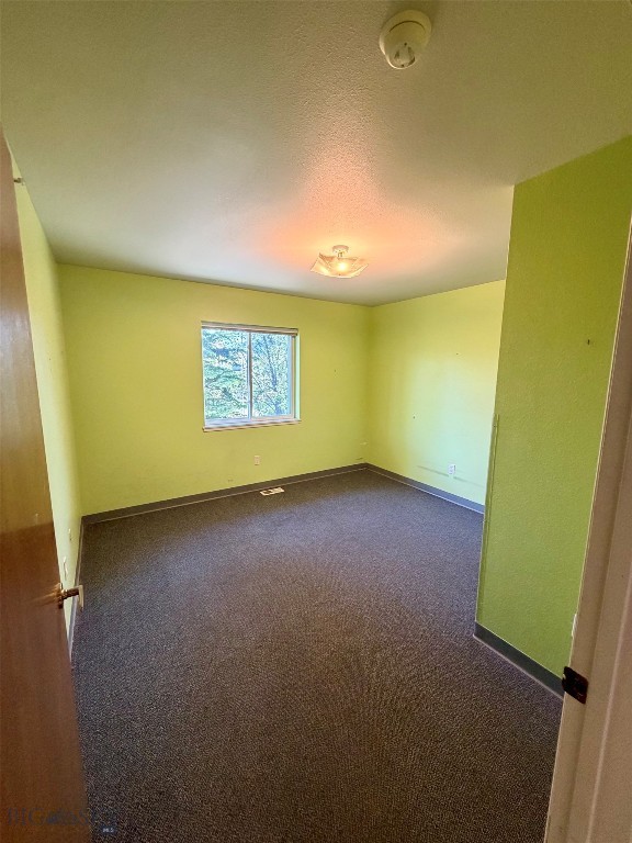 1127 N Cedarview