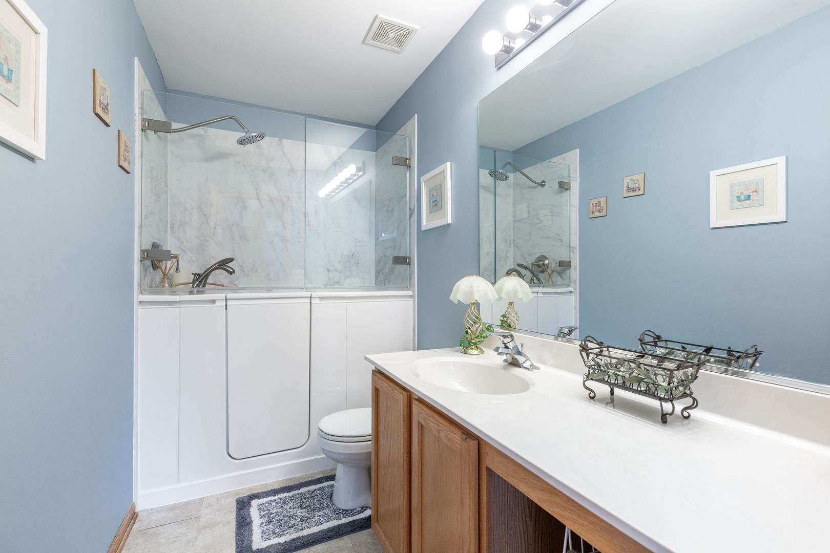 105 N Inverness Court