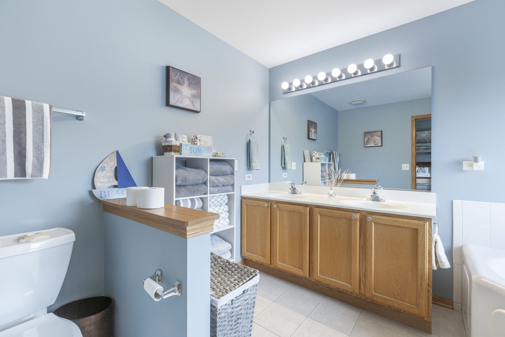 105 N Inverness Court