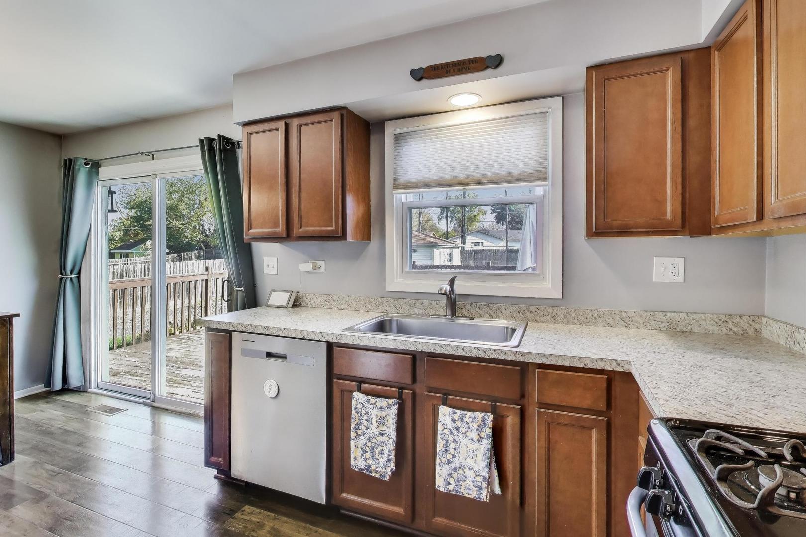 37411 N Fairview Lane