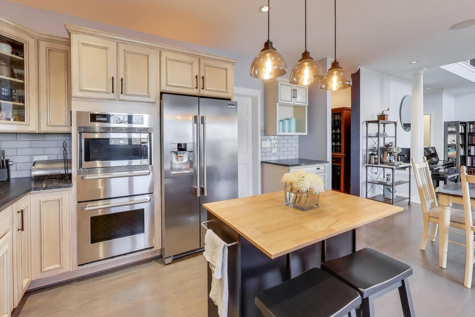 42429 N Woodbine Avenue