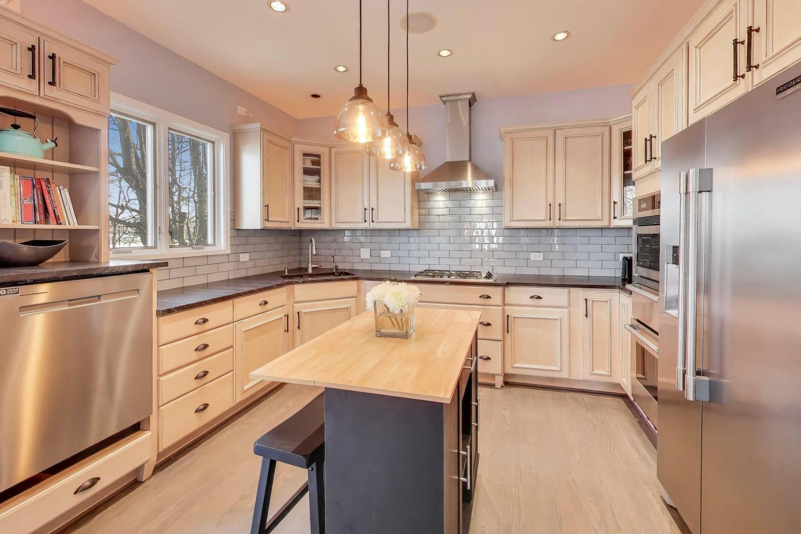 42429 N Woodbine Avenue