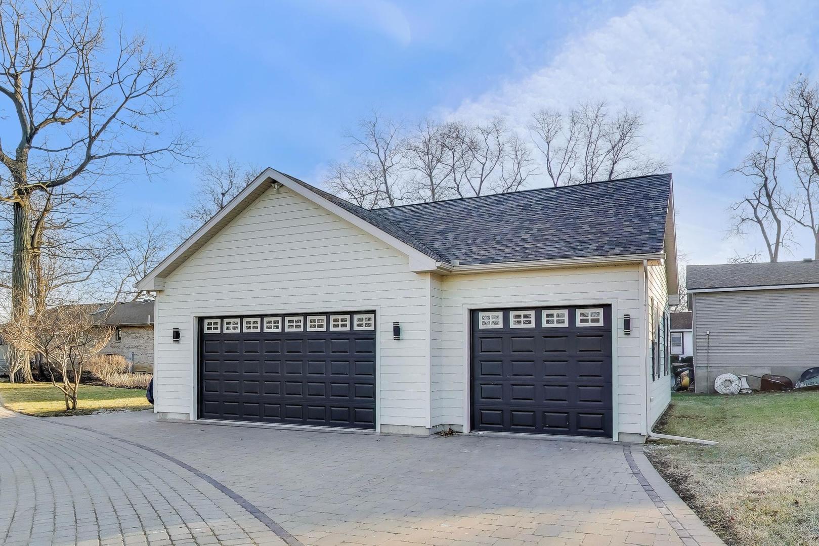 42429 N Woodbine Avenue