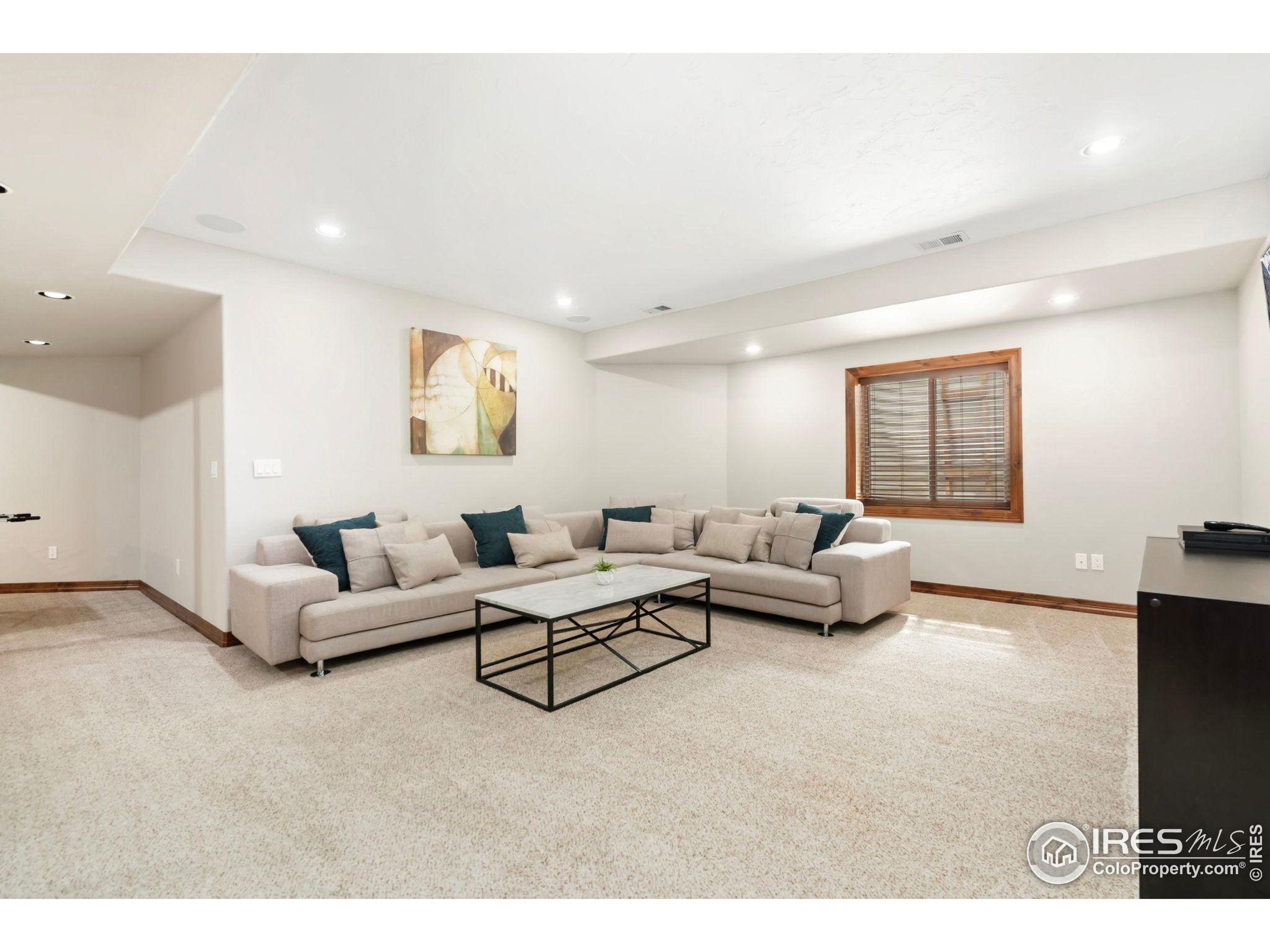 16 S Mountain View Dr