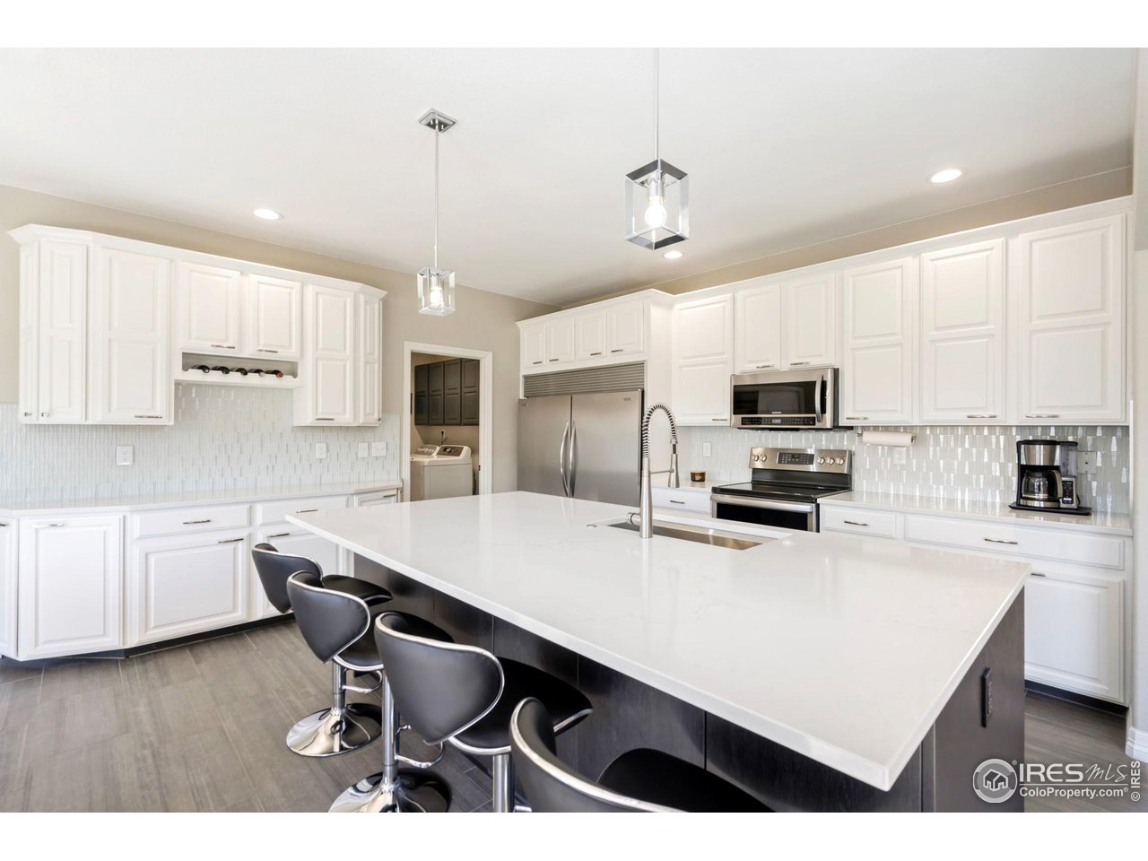 16 S Mountain View Dr