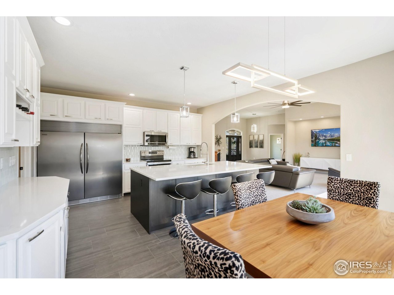 16 S Mountain View Dr