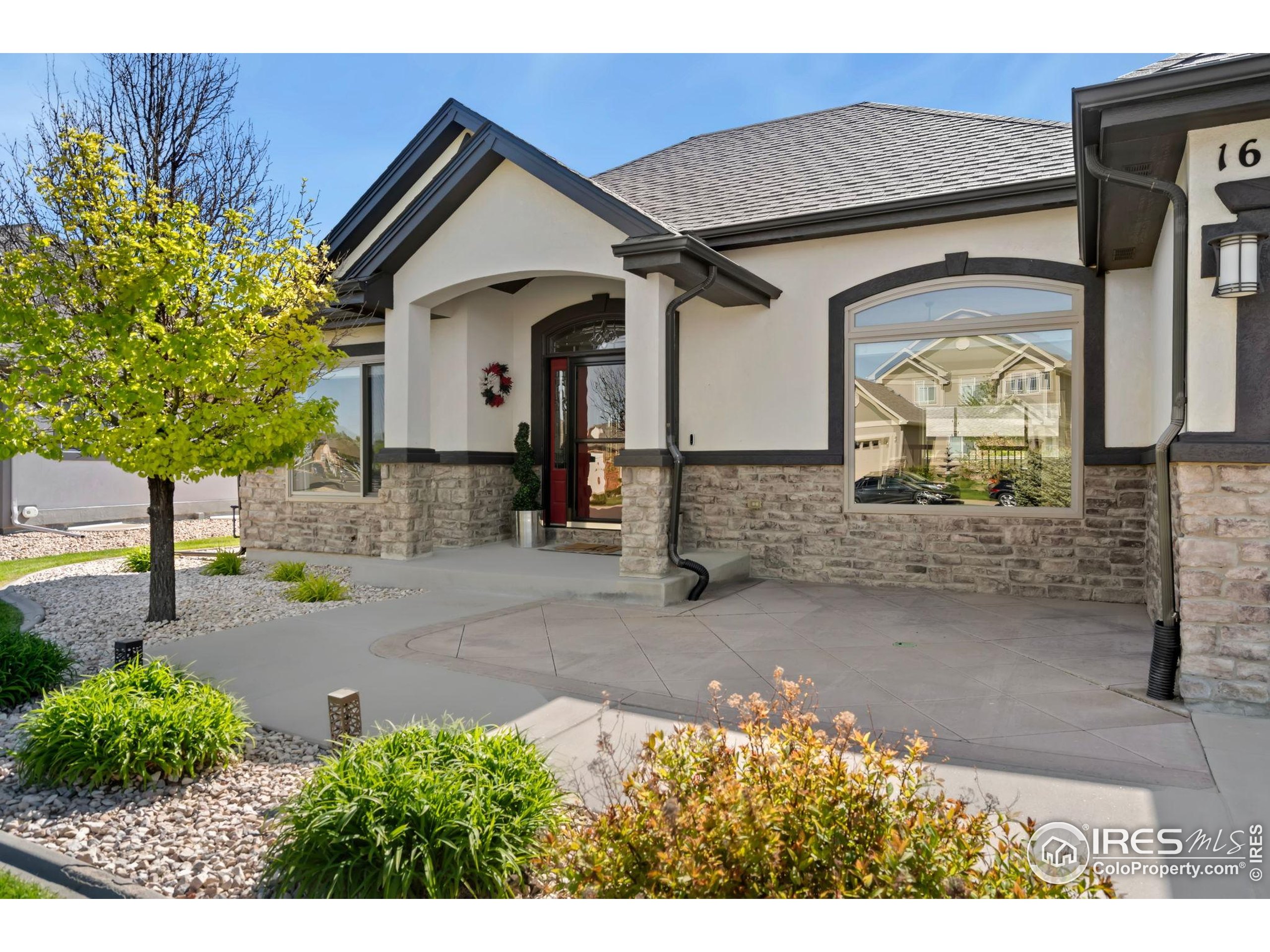 16 S Mountain View Dr