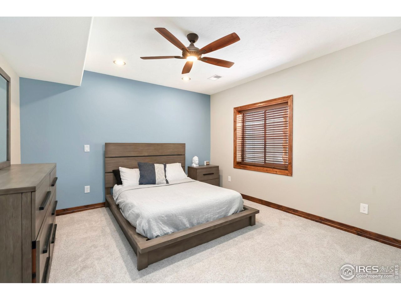 16 S Mountain View Dr