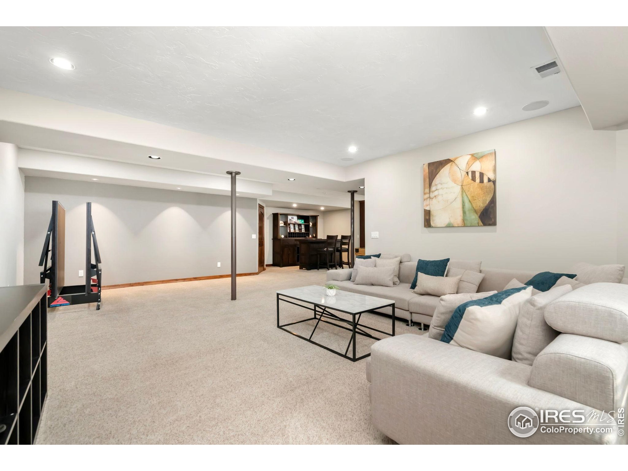 16 S Mountain View Dr