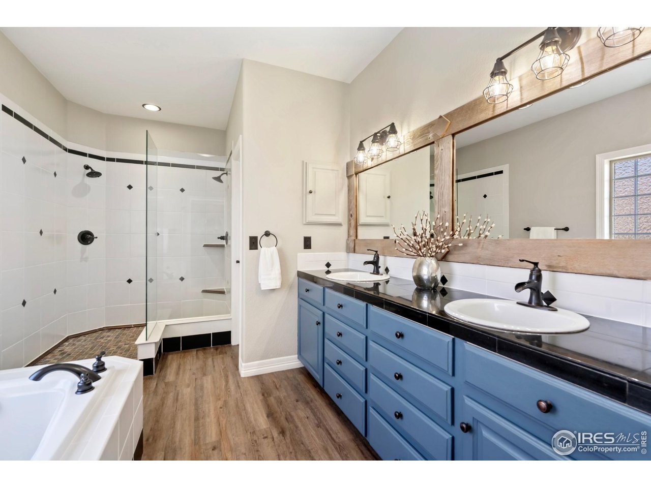 16 S Mountain View Dr