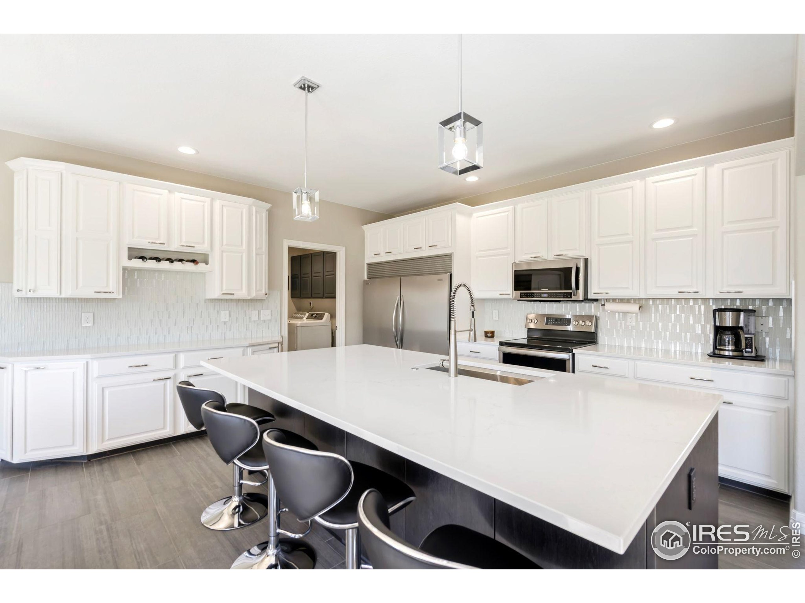 16 S Mountain View Dr