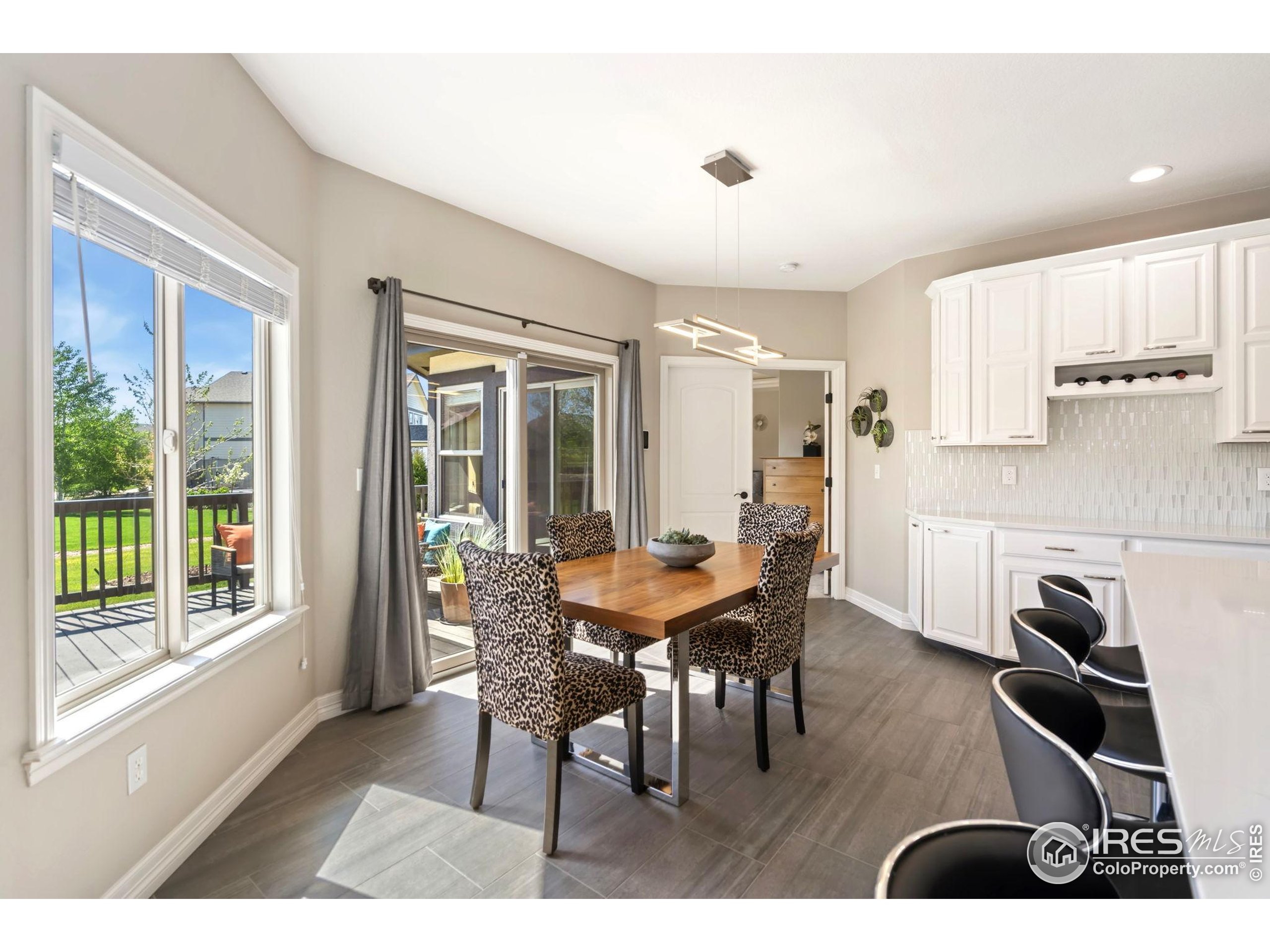 16 S Mountain View Dr