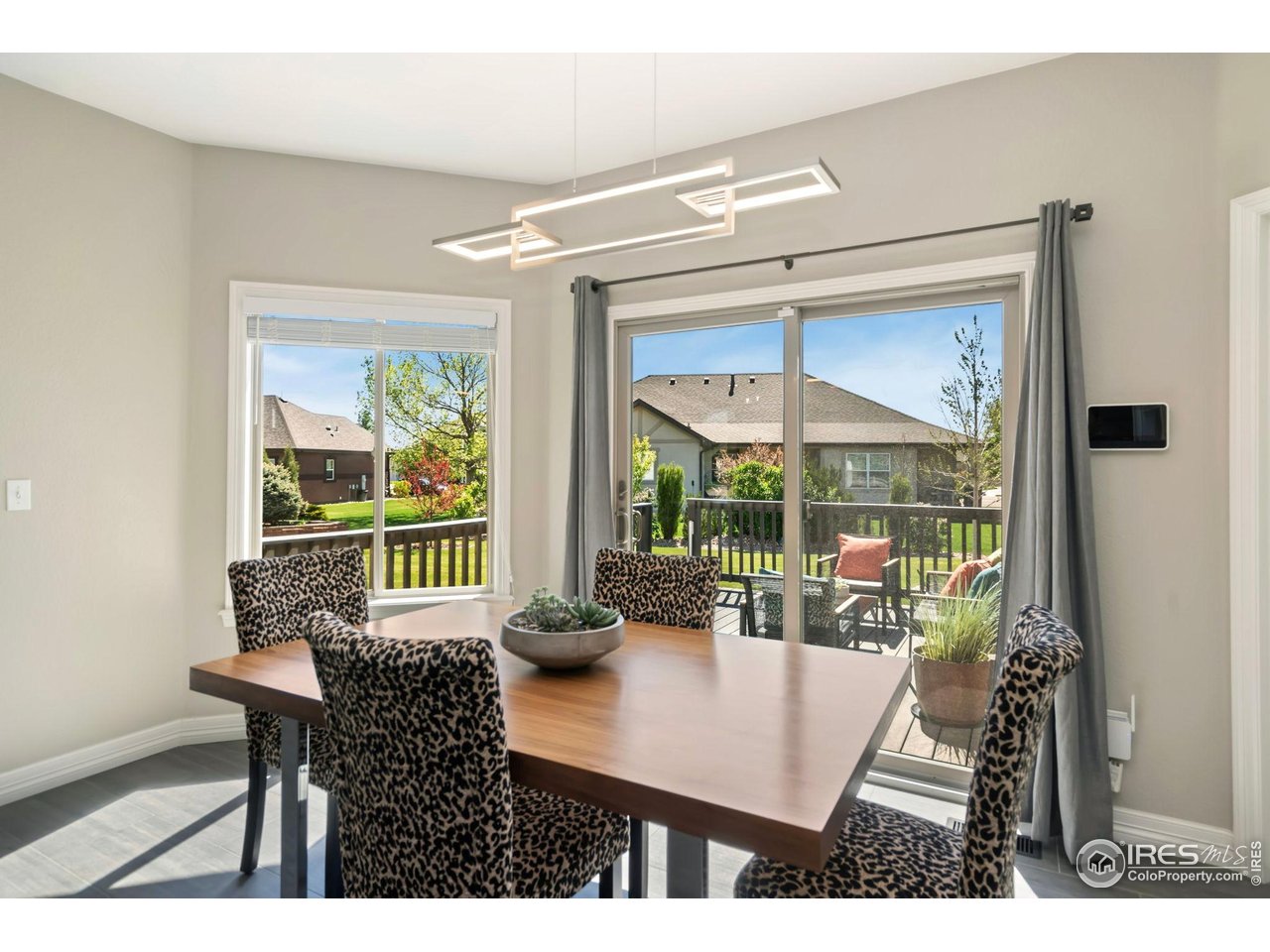 16 S Mountain View Dr