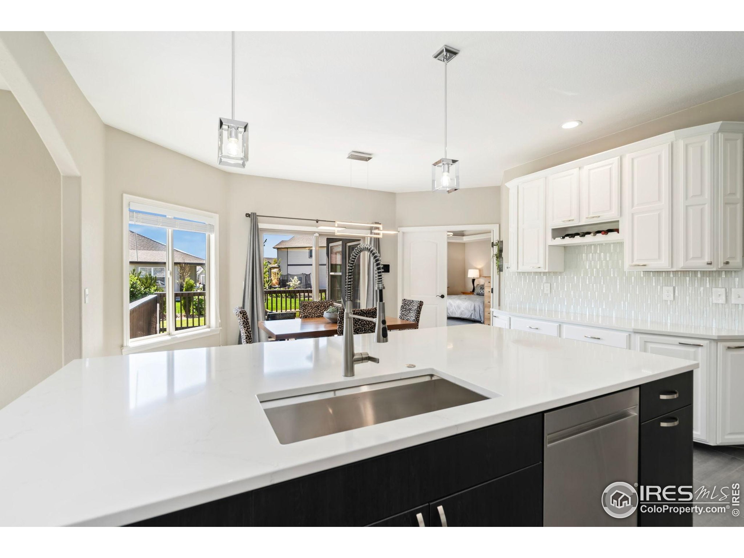 16 S Mountain View Dr