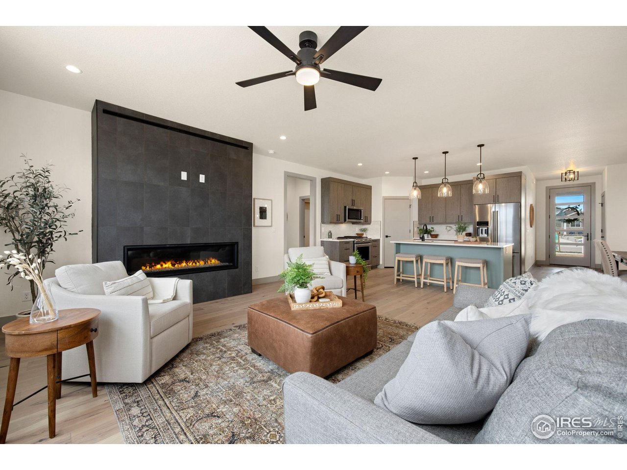 5016 Prairie Lark Ln