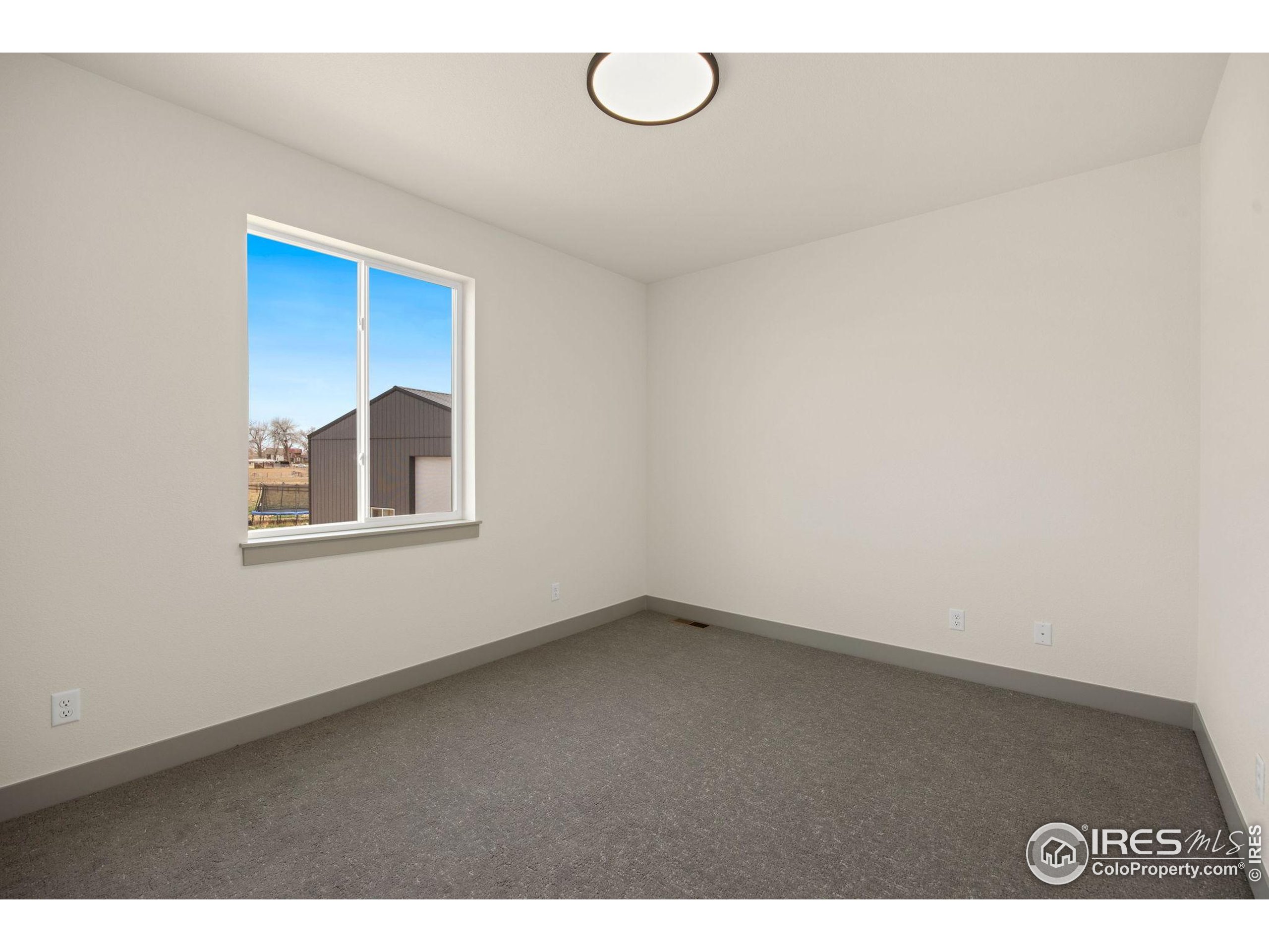 5016 Prairie Lark Ln