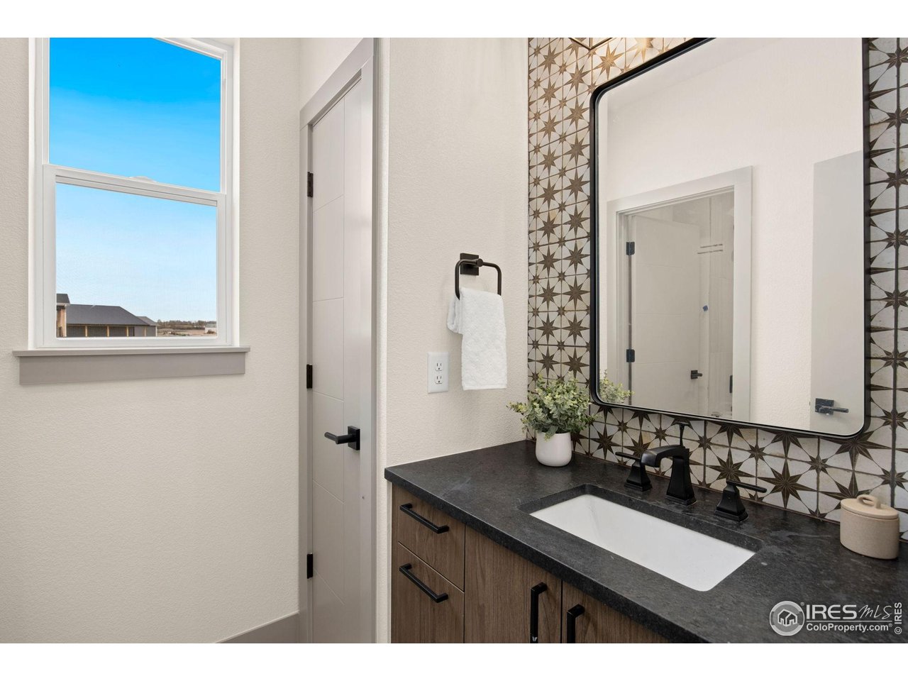 5016 Prairie Lark Ln