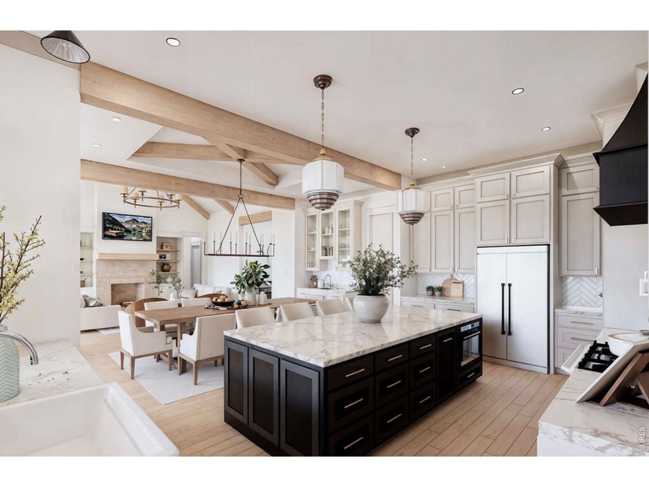 12910 Woodridge Dr