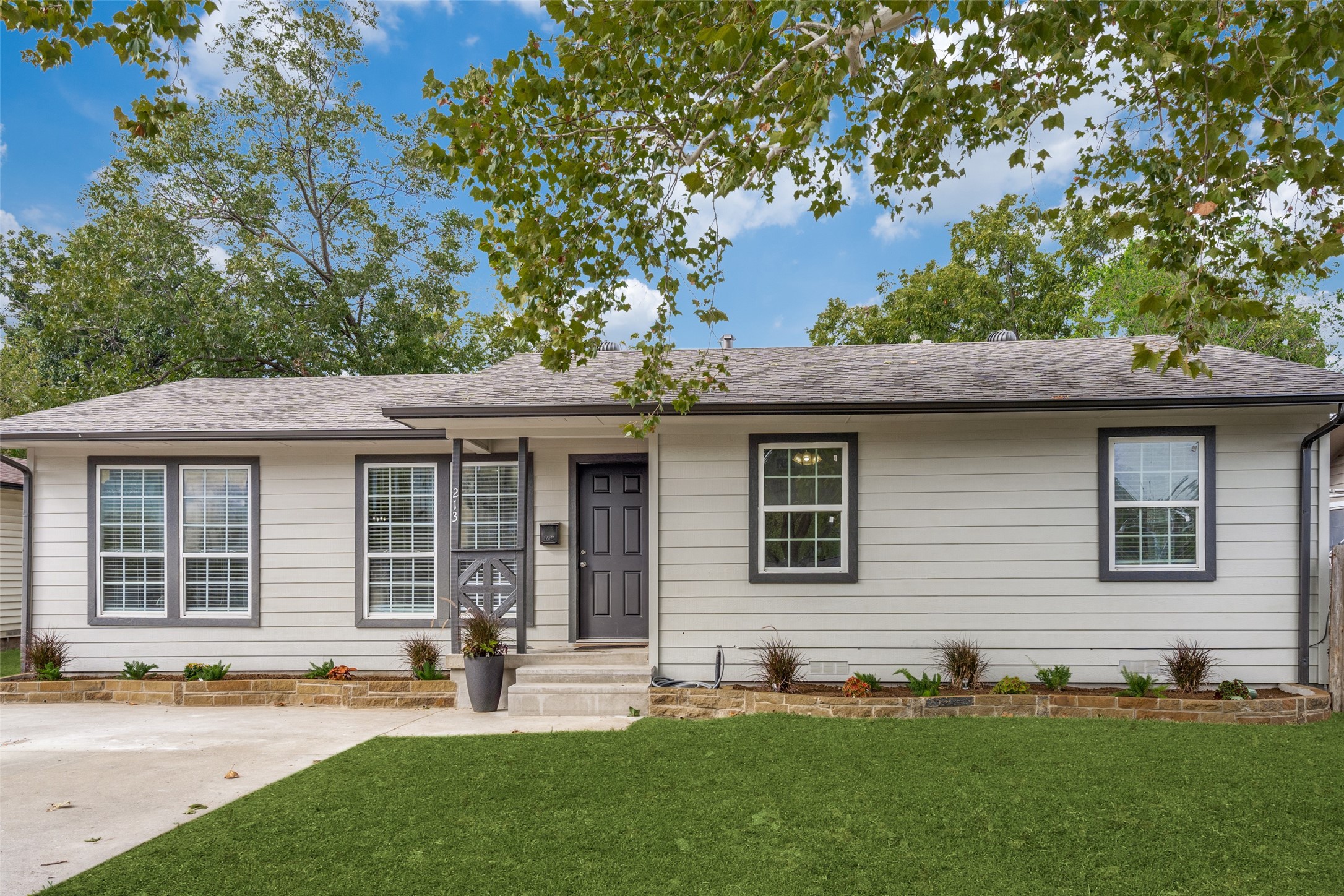 213 E Ridgewood