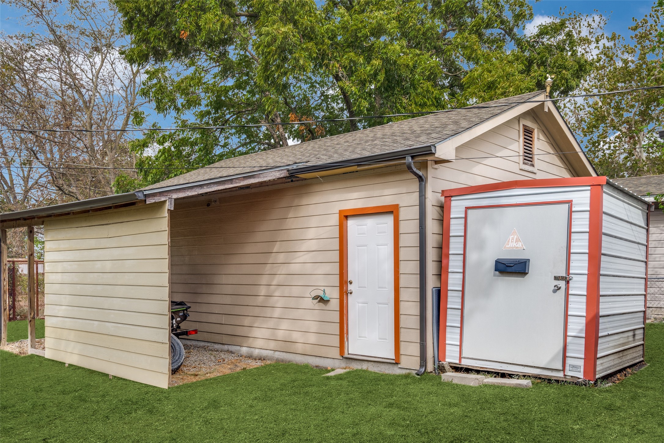 213 E Ridgewood